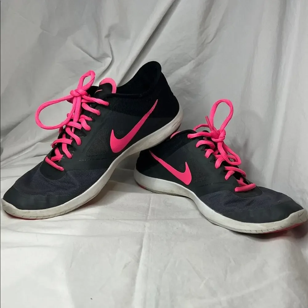 Nike Women's Black and Pink Trainer Shoes Size 9.5